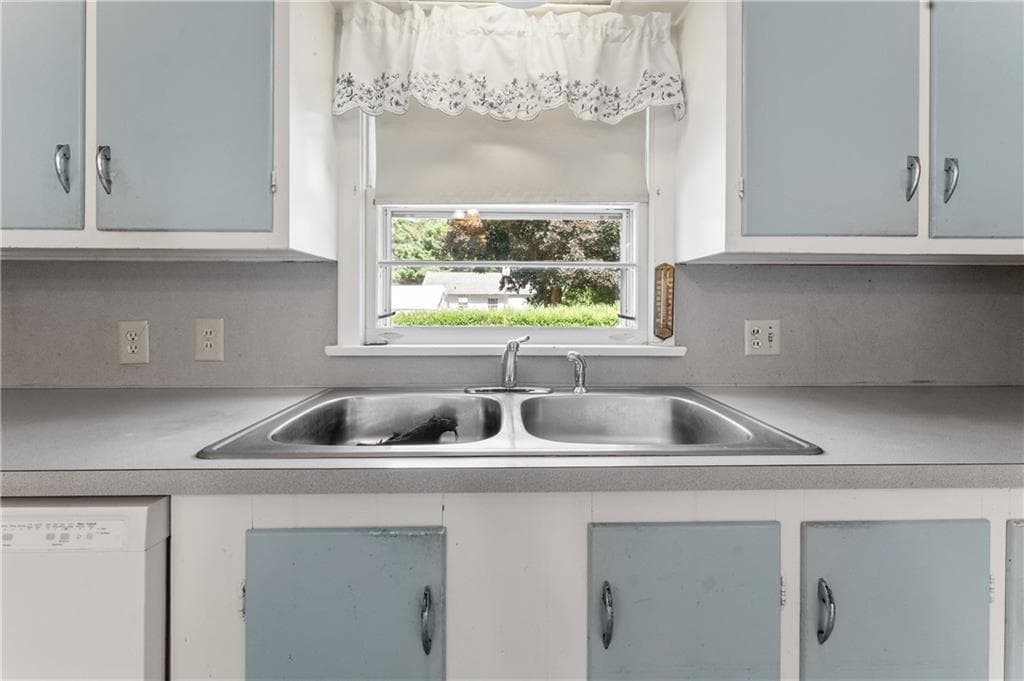 Single Family Residence at 48 Westbrook Drive, Seekonk, photo 16 of 33