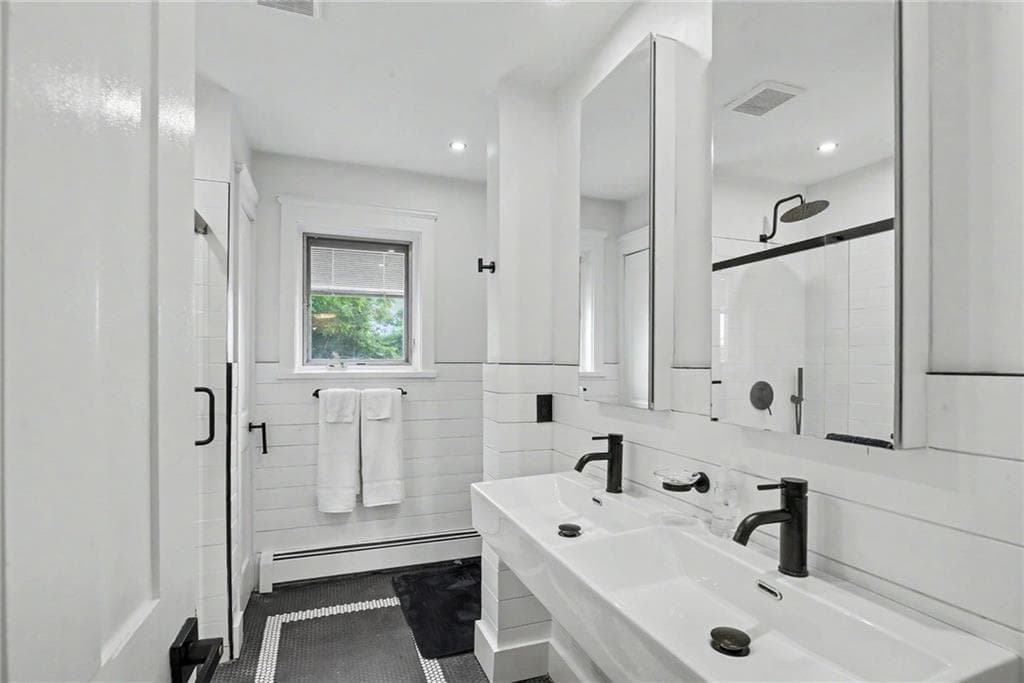 20 Roxbury Road photo 17