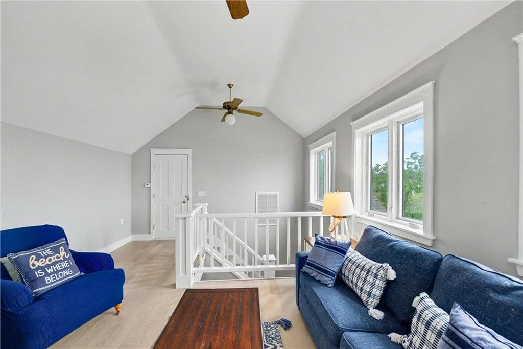 20 Roxbury Road photo 32
