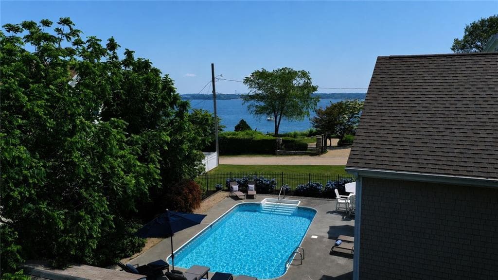 20 Roxbury Road photo 34