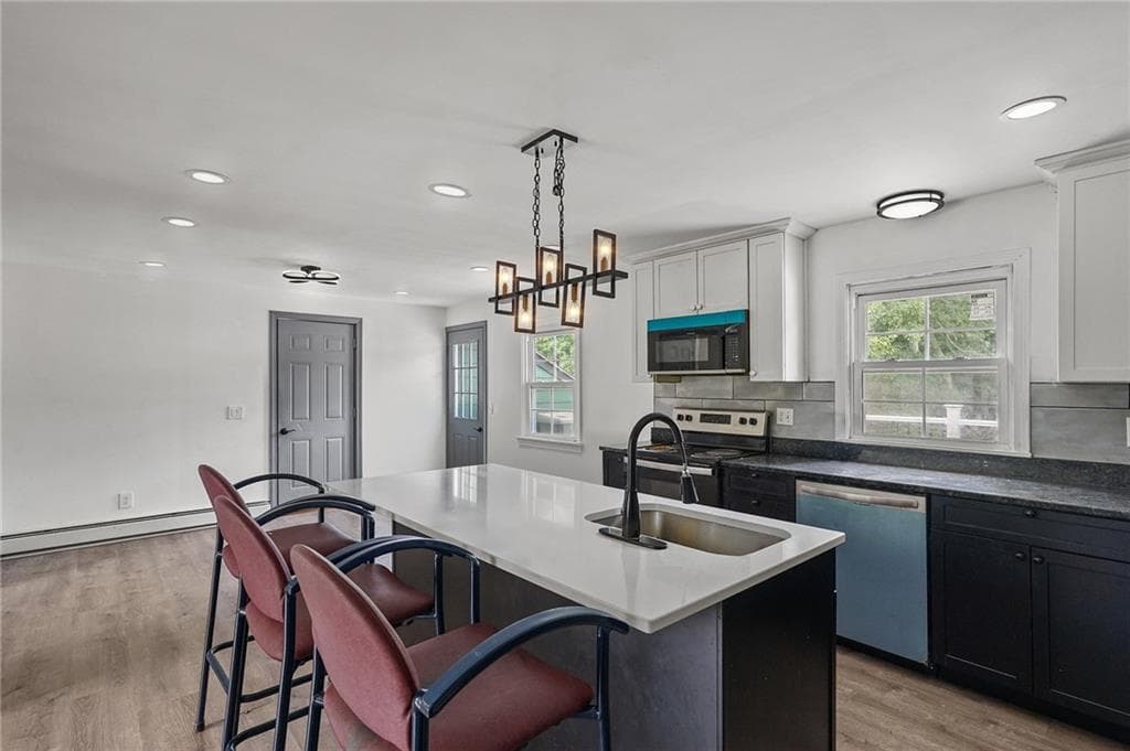 Single Family Residence at 172 Knotty Oak Road, Coventry, photo 6 of 36
