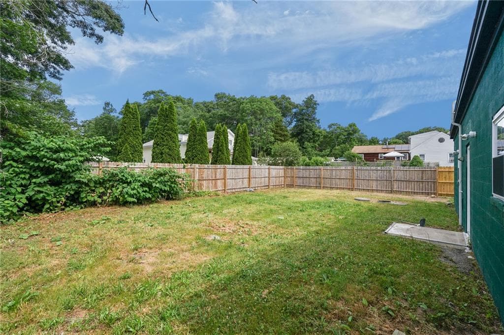 Single Family Residence at 172 Knotty Oak Road, Coventry, photo 28 of 36