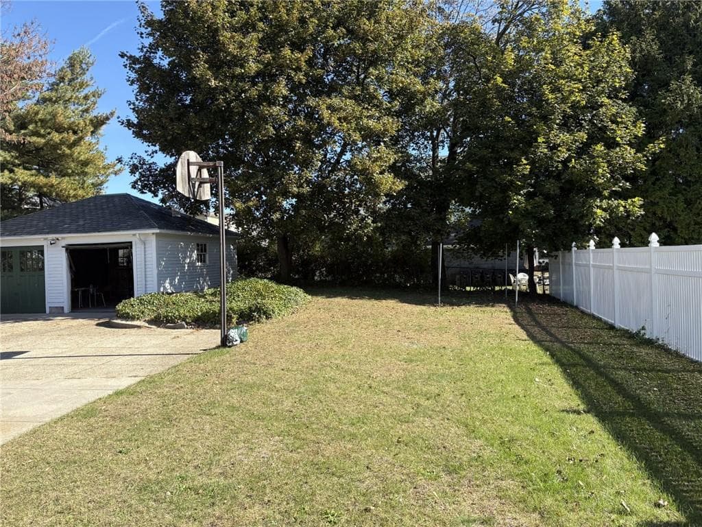 Single Family Residence at 36 UNDERWOOD Drive, Pawtucket, photo 10 of 50