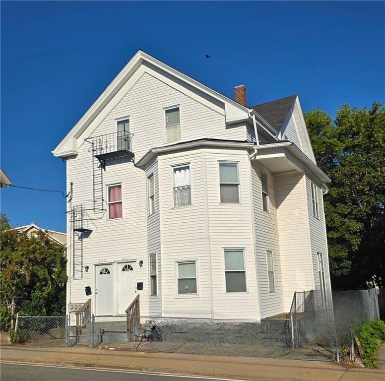 207 Pawtucket Avenue