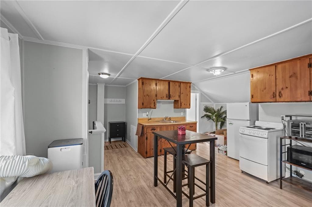 32 Houston Avenue photo 27