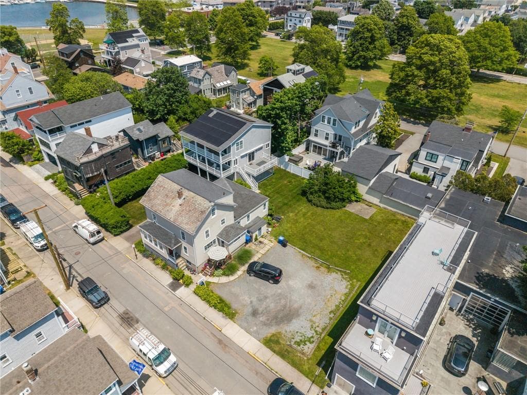 32 Houston Avenue photo 2