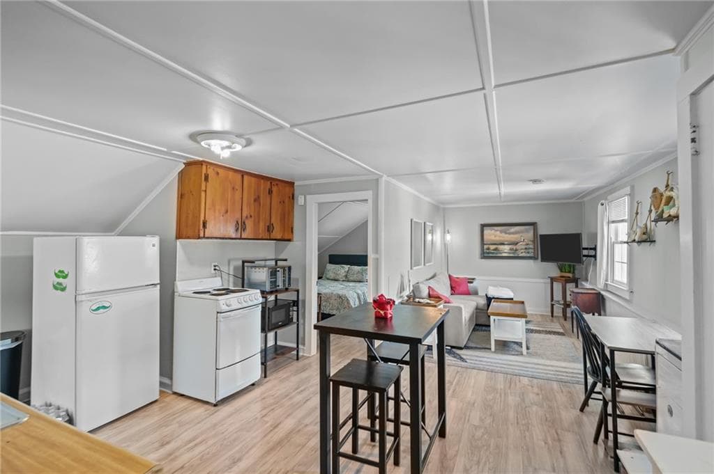 32 Houston Avenue photo 29