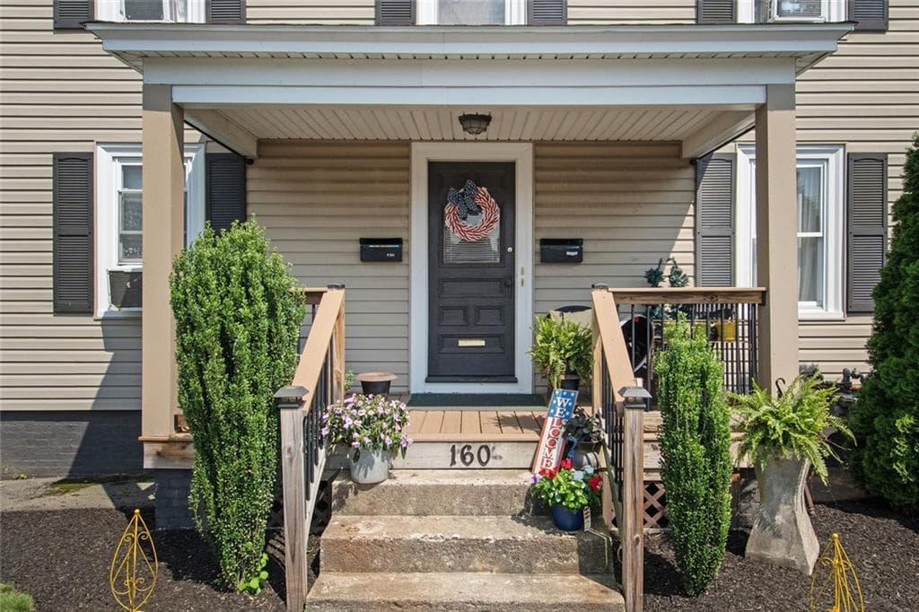160 Richard Street photo 2