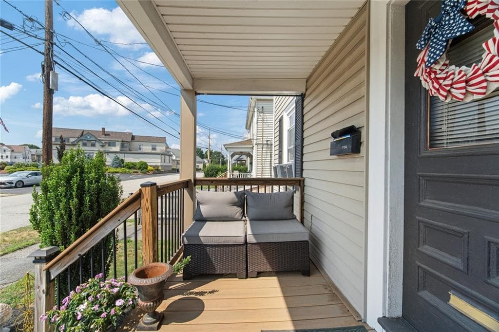 160 Richard Street photo 6