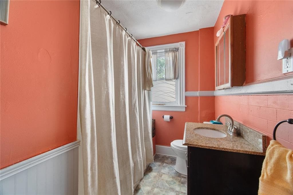 160 Richard Street photo 26