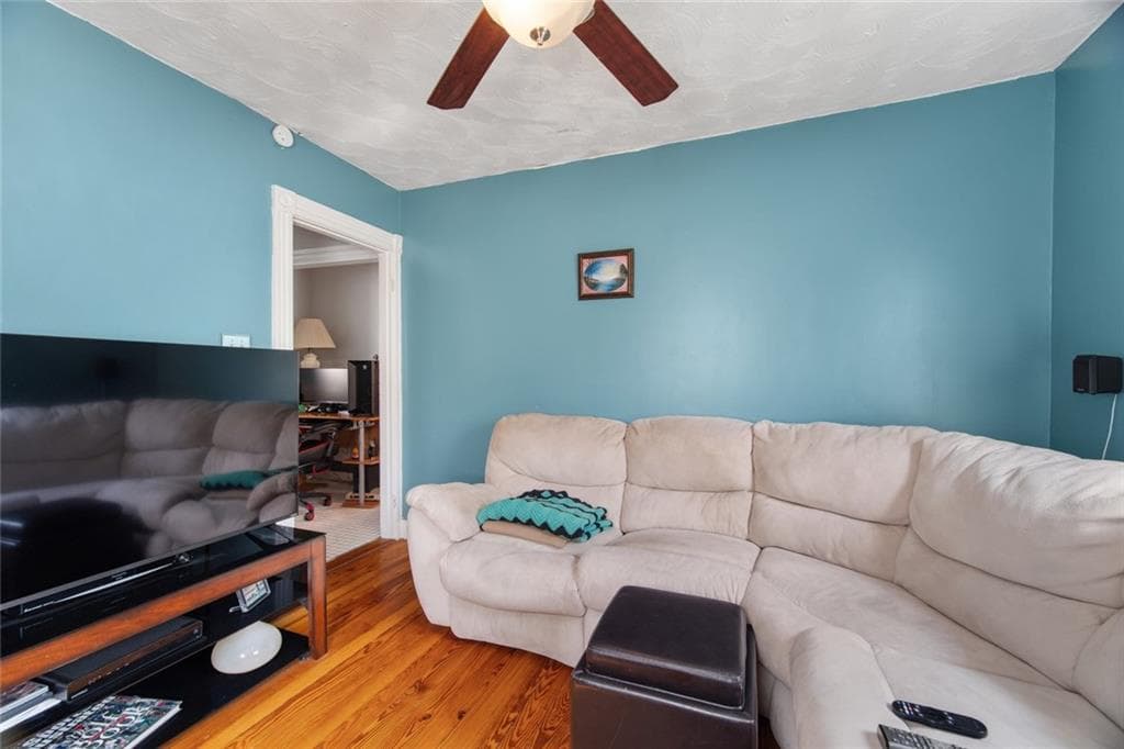 160 Richard Street photo 22