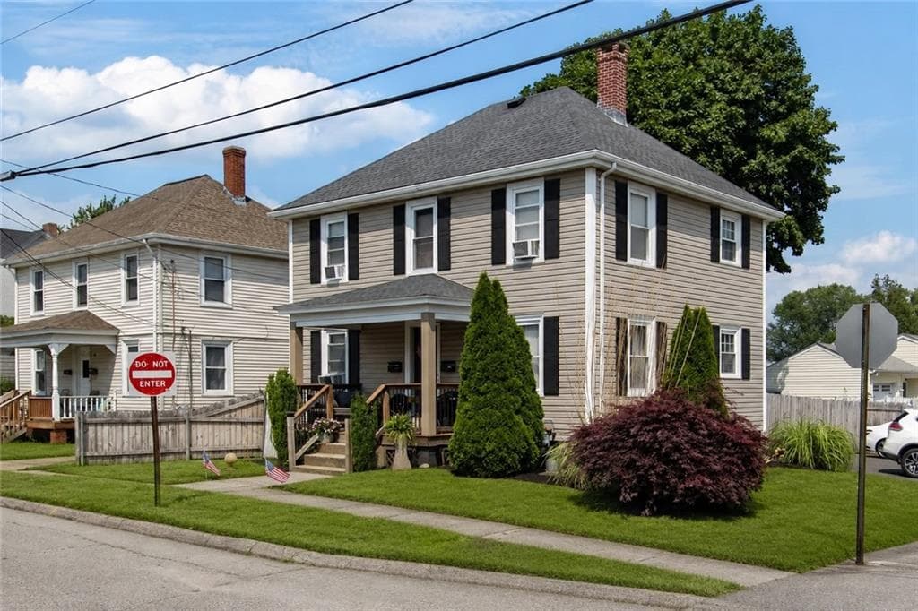 160 Richard Street photo 3