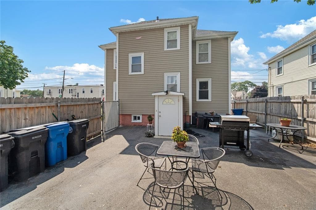 160 Richard Street photo 10