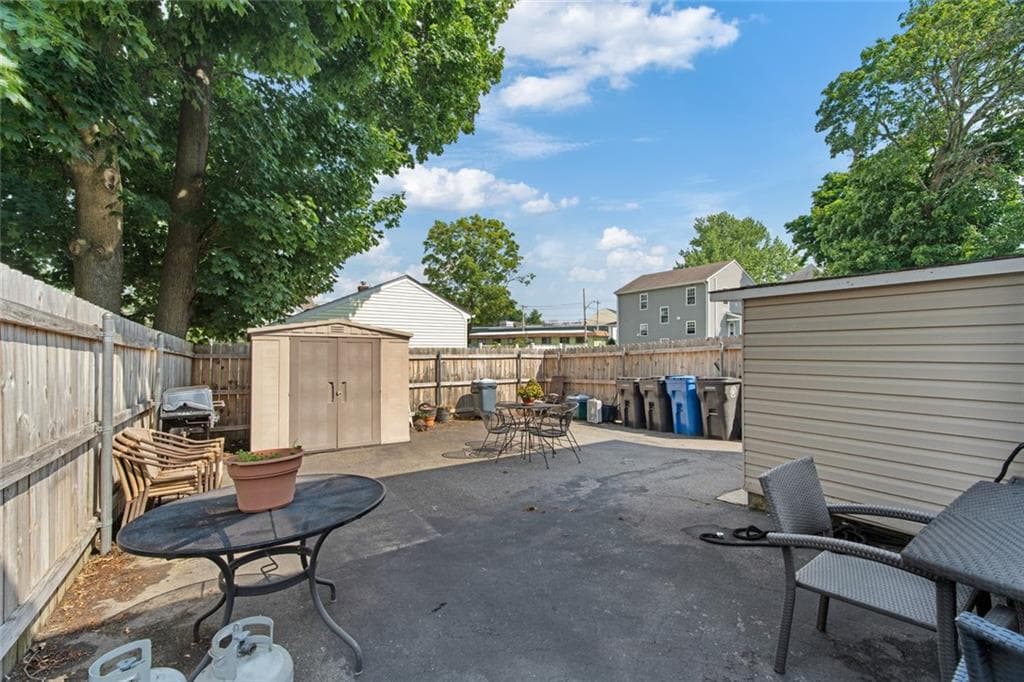 160 Richard Street photo 11