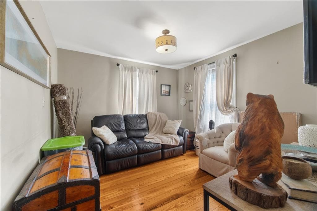 160 Richard Street photo 35