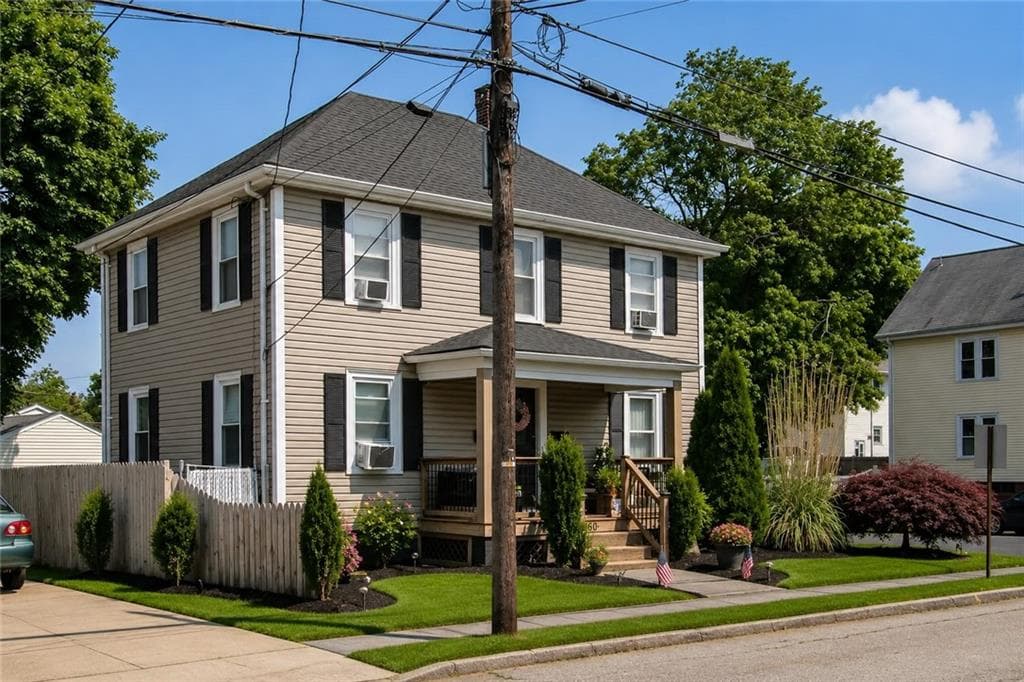 160 Richard Street photo 4
