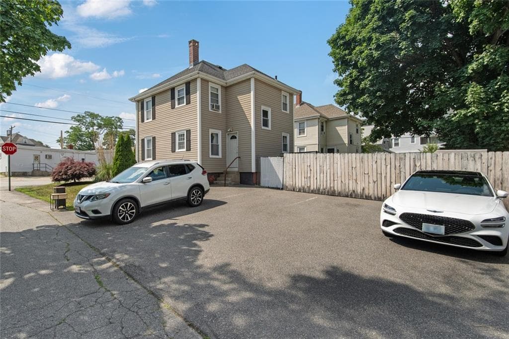 160 Richard Street photo 8