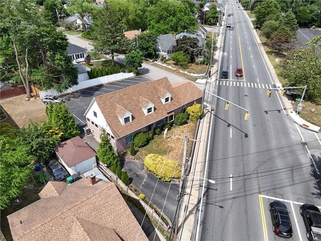 623 Post Road photo 3