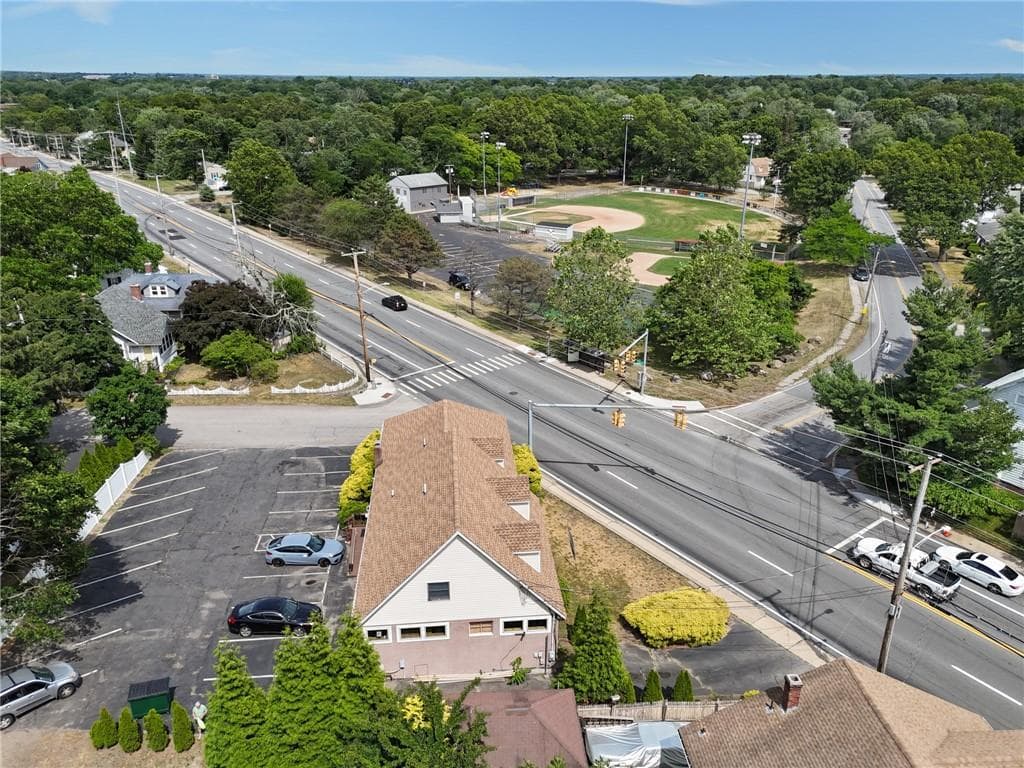 623 Post Road photo 5
