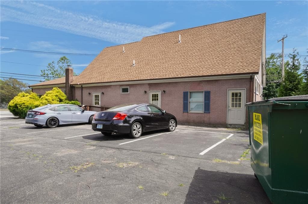 623 Post Road photo 9