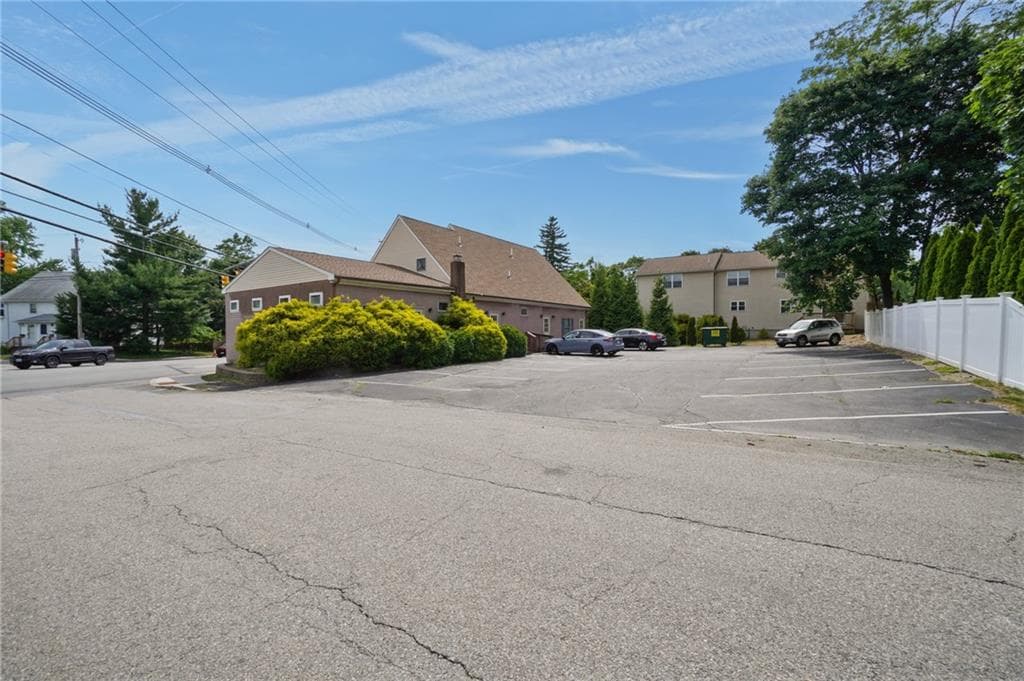 623 Post Road photo 8