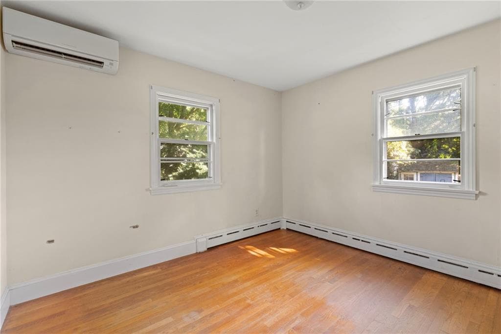 Single Family Residence at 16 Garden Street, Portsmouth, photo 17 of 34