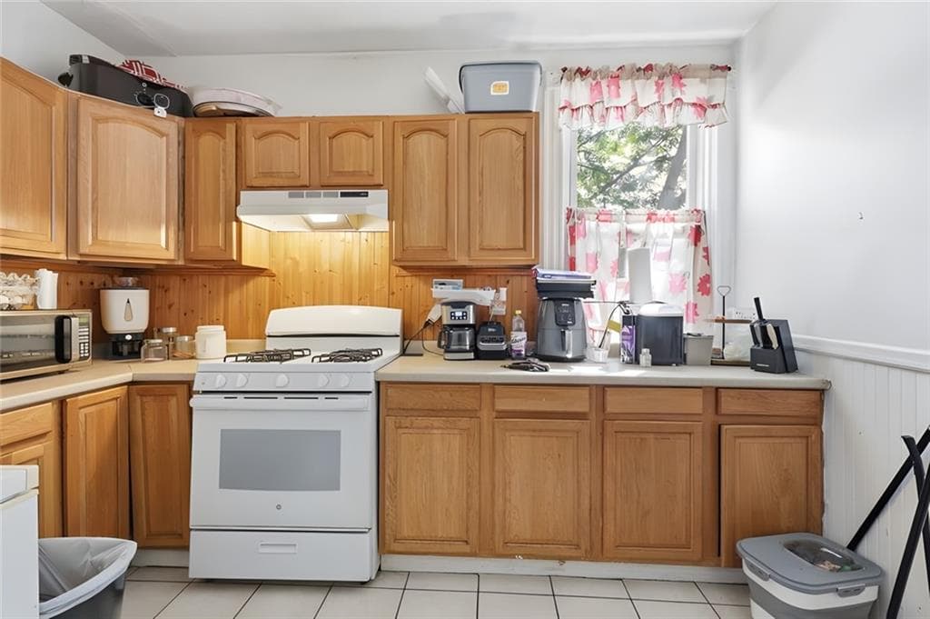 Multi Family at 374 Douglas Avenue, Providence, photo 15 of 23