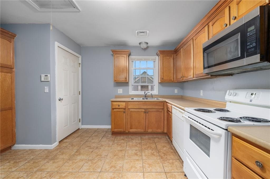 Multi Family at 22 Aiken Street, Pawtucket, photo 6 of 22