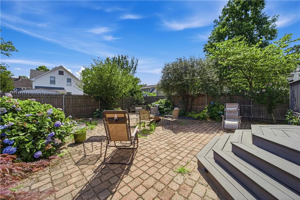 24 ROSEGARDEN Street photo 27