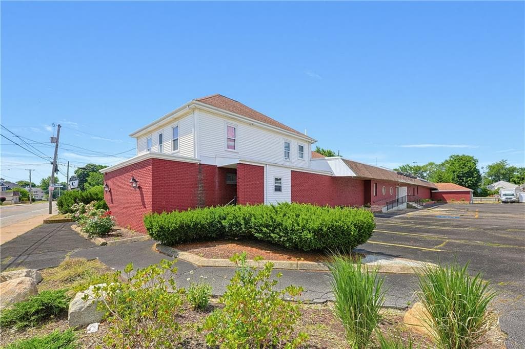 955 West Shore Road