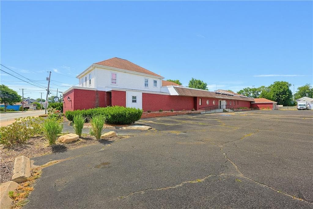 955 West Shore Road photo 5