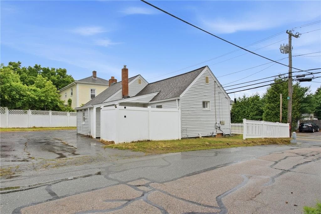 61 West Warwick Avenue photo 13