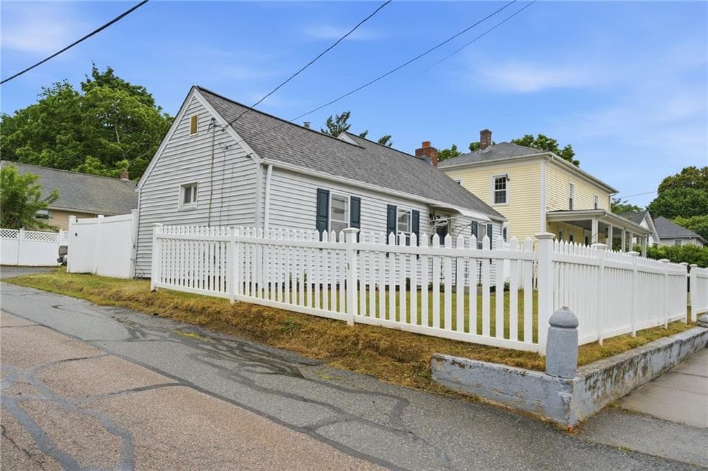 61 West Warwick Avenue photo 16