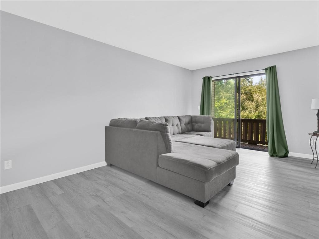 1137 1/2 Hartford Avenue UNIT 5B photo 5