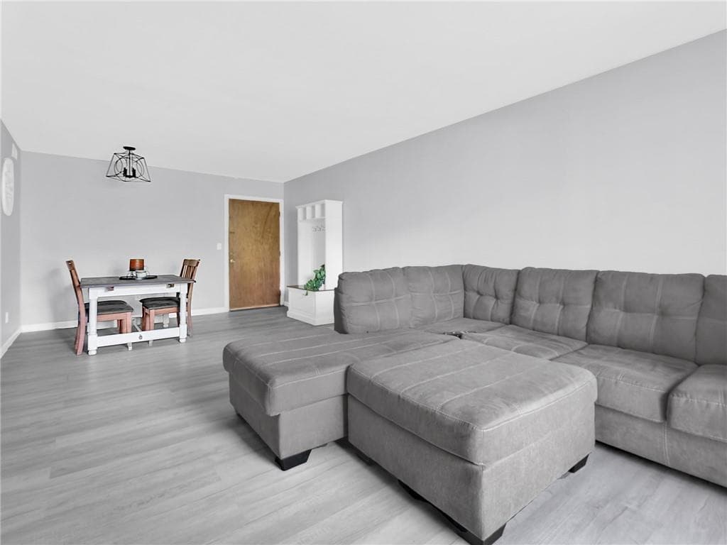 1137 1/2 Hartford Avenue UNIT 5B photo 4