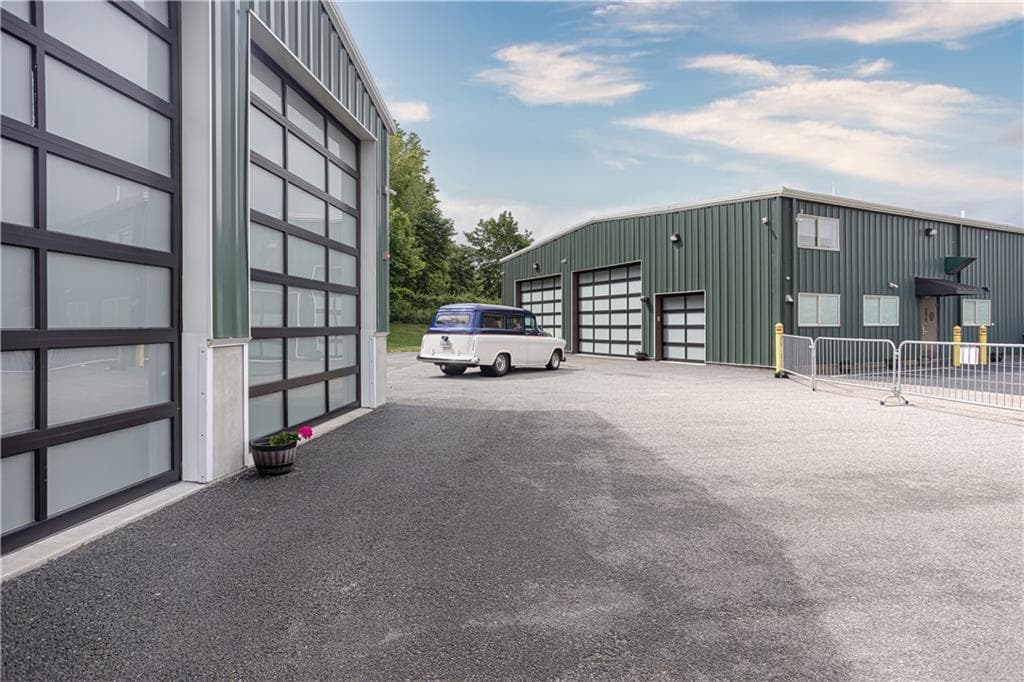1079 Aquidneck 2B Avenue UNIT 2B photo 18