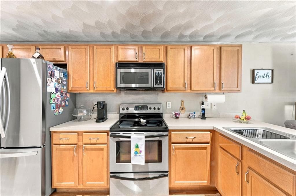 Condominium at 450 Providence Street UNIT 31, West Warwick, photo 5 of 27