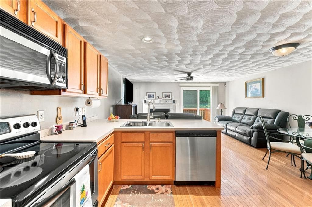 Condominium at 450 Providence Street UNIT 31, West Warwick, photo 4 of 27