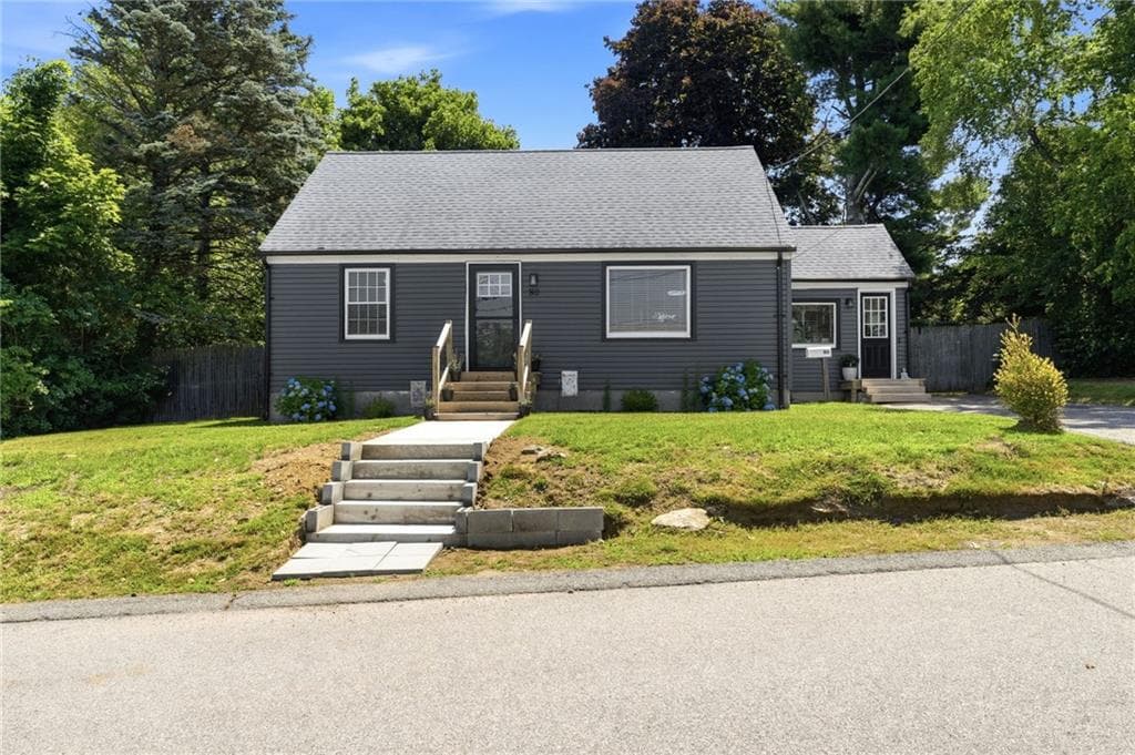 Single Family Residence at 80 Barrett Avenue, North Providence, photo 2 of 31