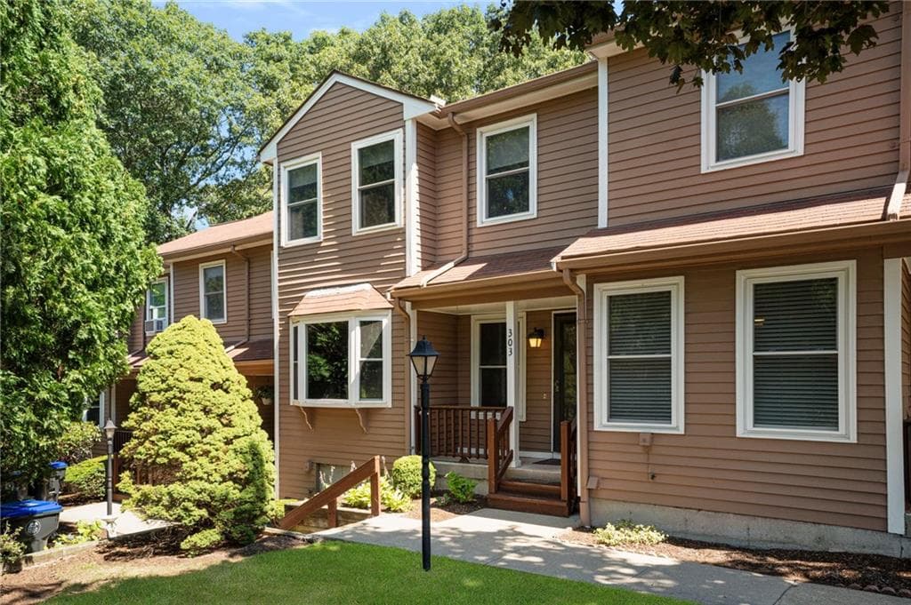 200 Heroux Boulevard UNIT 303 photo 2