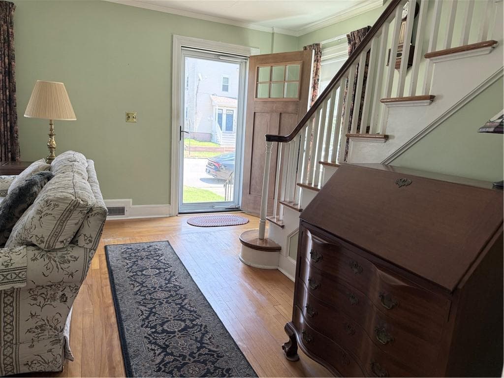 76 Brookdale Boulevard photo 6