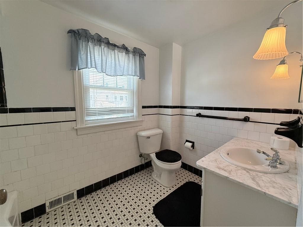 76 Brookdale Boulevard photo 12
