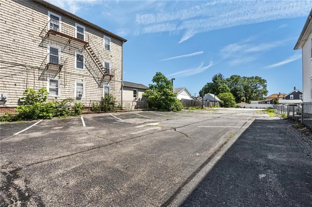 162 Vincent Avenue photo 10