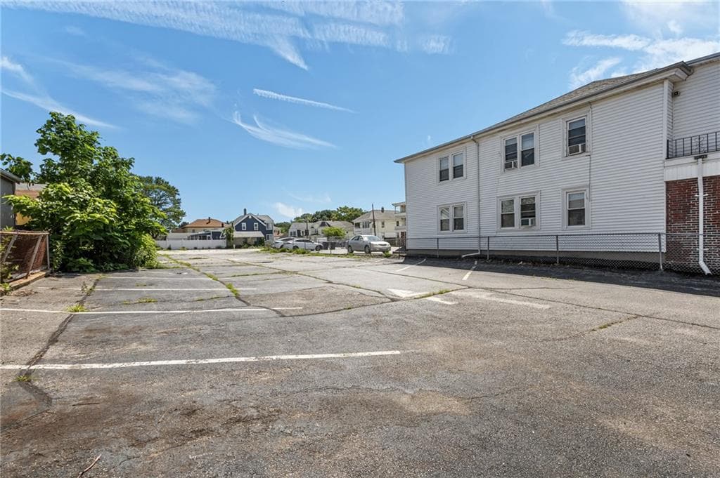 162 Vincent Avenue photo 4