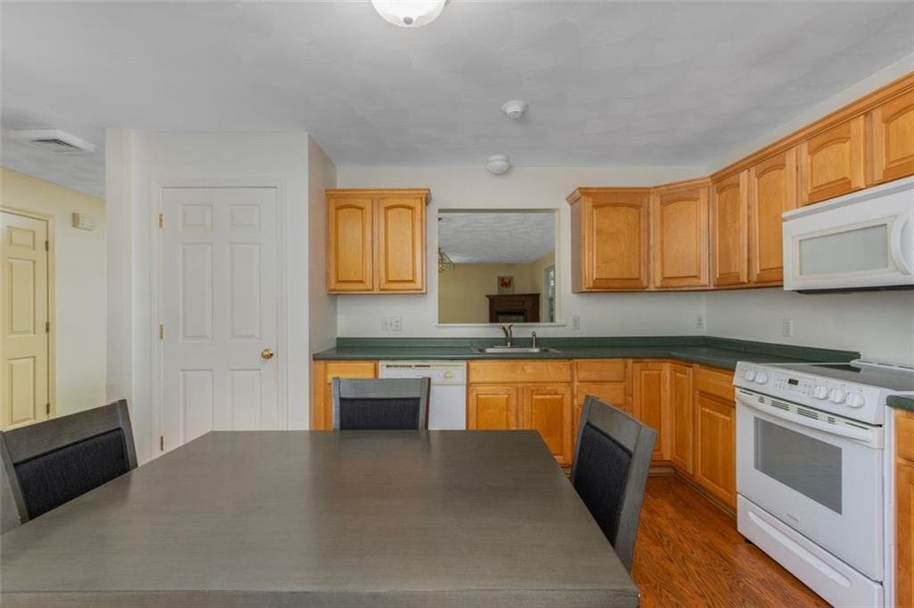 Condominium at 1 Bristol Woods Drive UNIT B1, Bristol, photo 6 of 31