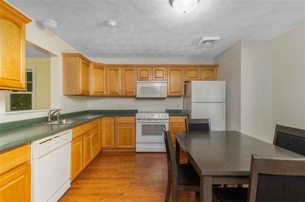 Condominium at 1 Bristol Woods Drive UNIT B1, Bristol, photo 9 of 31