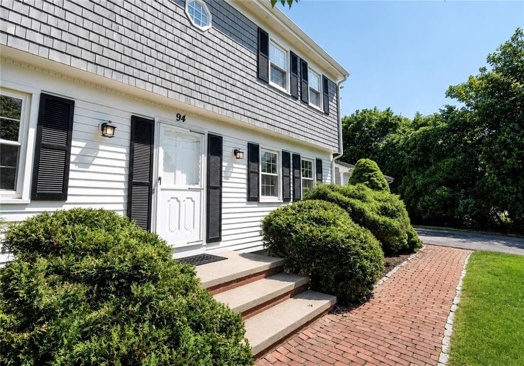 Single Family Residence at 94 Ferreira Terrace, Portsmouth, photo 2 of 50