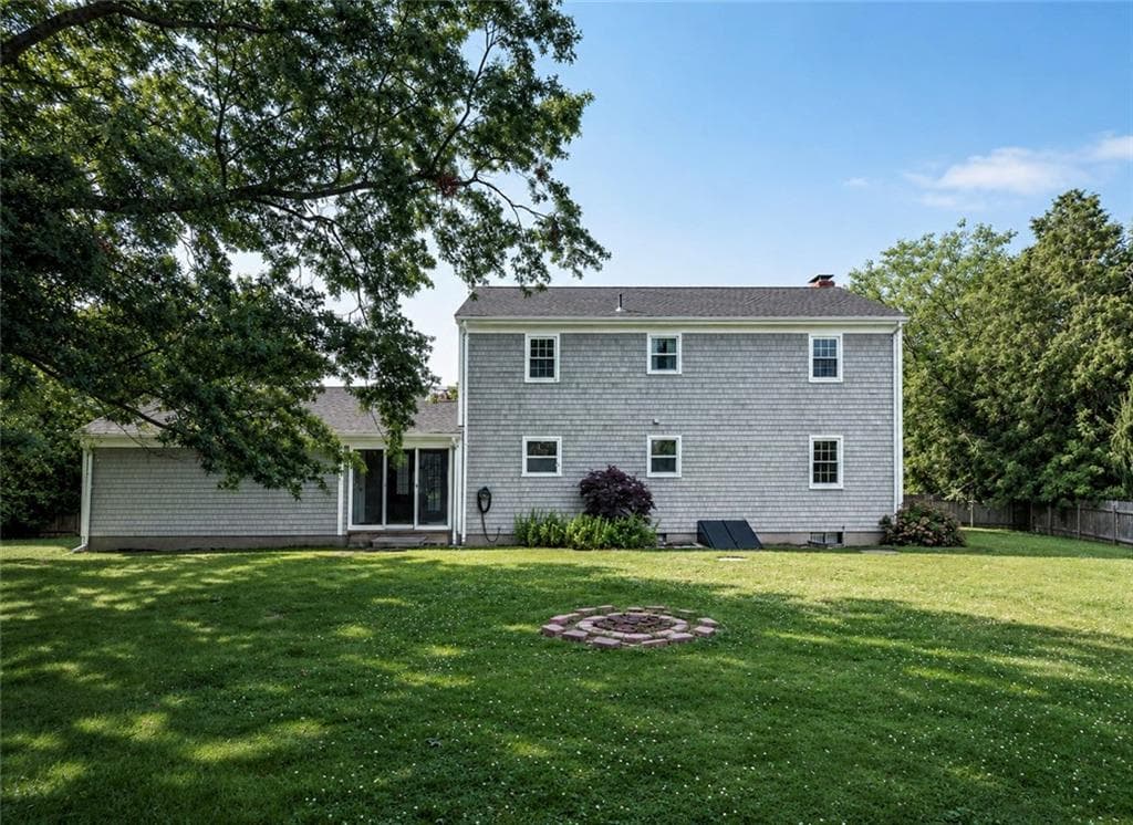 Single Family Residence at 94 Ferreira Terrace, Portsmouth, photo 6 of 50