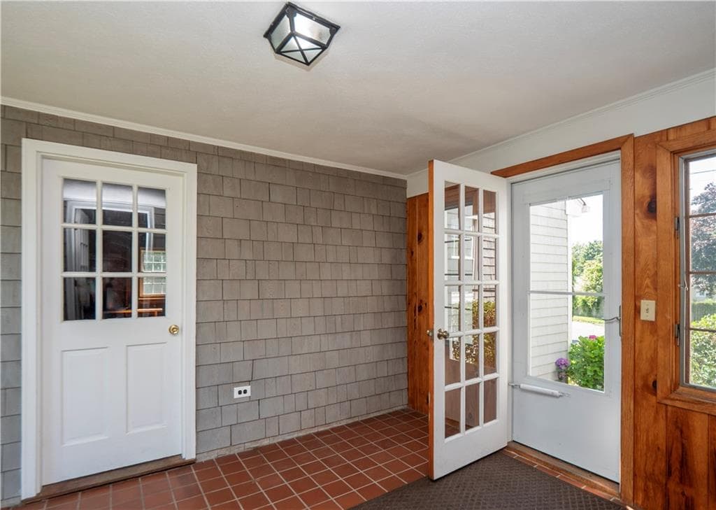 Single Family Residence at 94 Ferreira Terrace, Portsmouth, photo 46 of 50