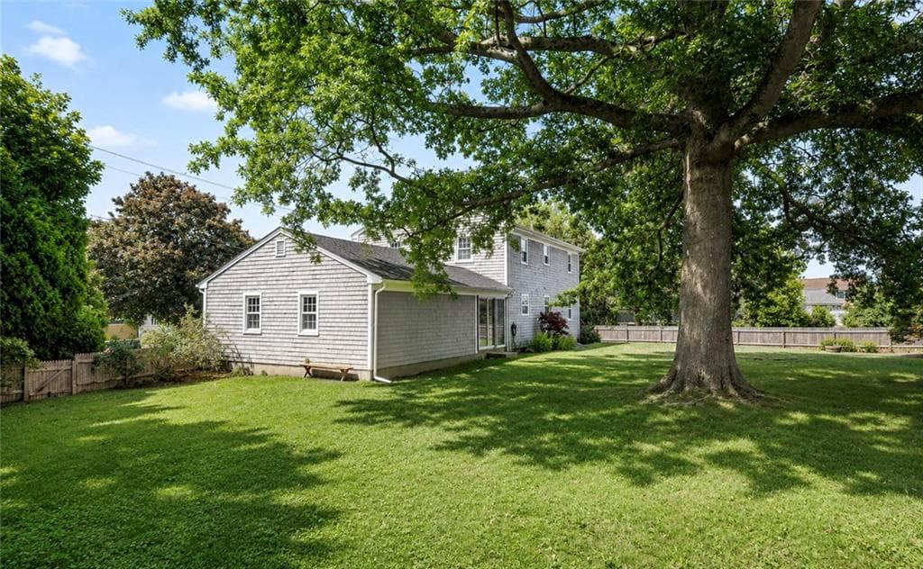 Single Family Residence at 94 Ferreira Terrace, Portsmouth, photo 7 of 50